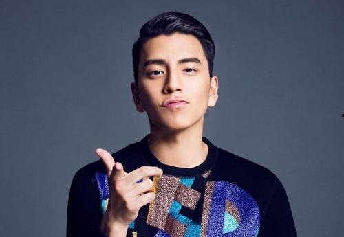 娱乐圈爆料女的是谁呀视频,揭秘“某女明星”身份之谜 第3张 娱乐圈爆料女的是谁呀视频,揭秘“某女明星”身份之谜 第3张